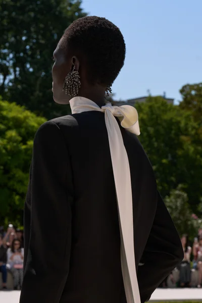 Look 15